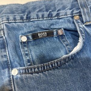 32/34 Hugo Boss Jeans Straight leg Medium Wash Lightweight Soft 100% Cotton